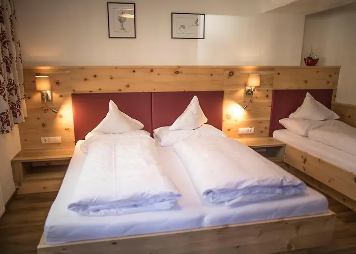 Отель Am Hof 3*